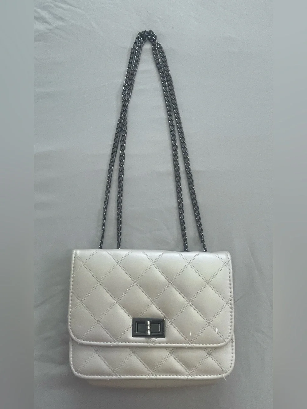 Quilted Chain Strap Shoulder Bag in Cream